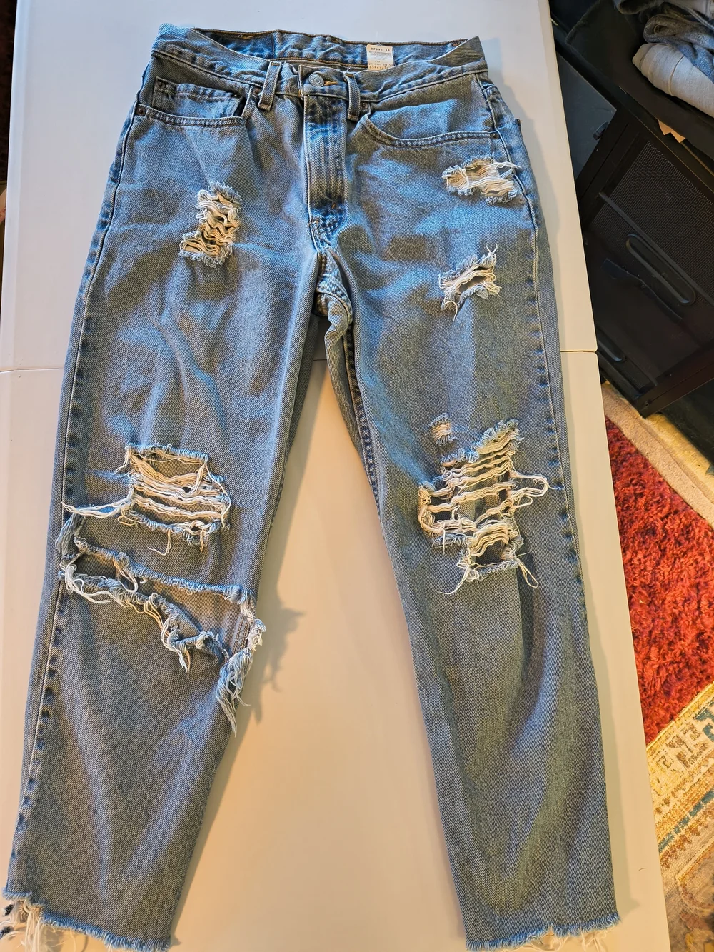 Levi's  550 Light Blue Distressed relaxed Boyfriend Jeans size 32 waist 25